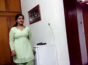 Amateur Indian Masturbates Her Desi Pussy